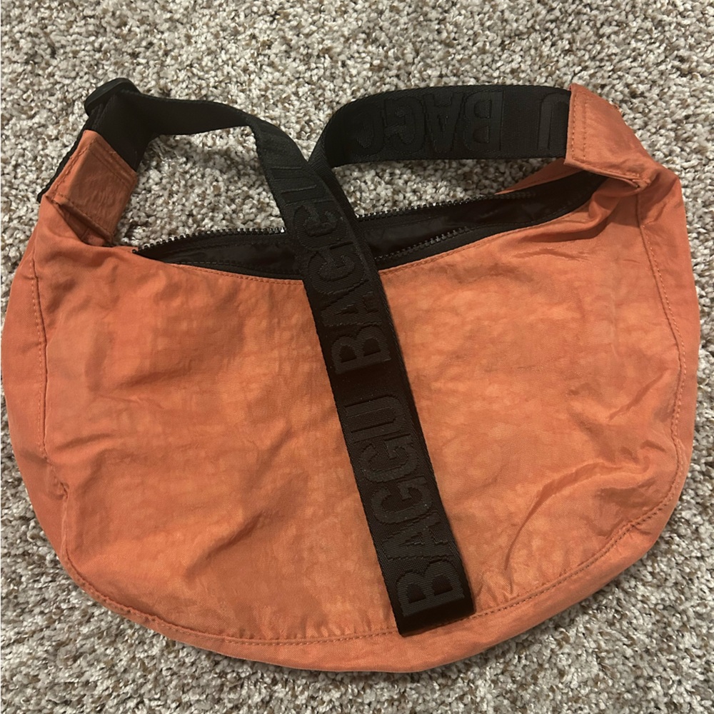 Rust medium crescent BAGGU.